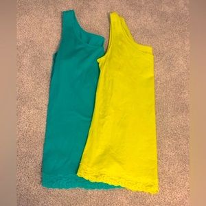 Ann Taylor - bundle of 2 tank tops with lace bottom detail size medium